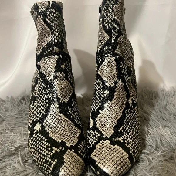 Shoe Dazzle Black and Cream Snakeskin Booties - Picture 3 of 3